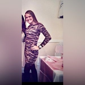 Boohoo stretchy leopard print long sleeve mini dress